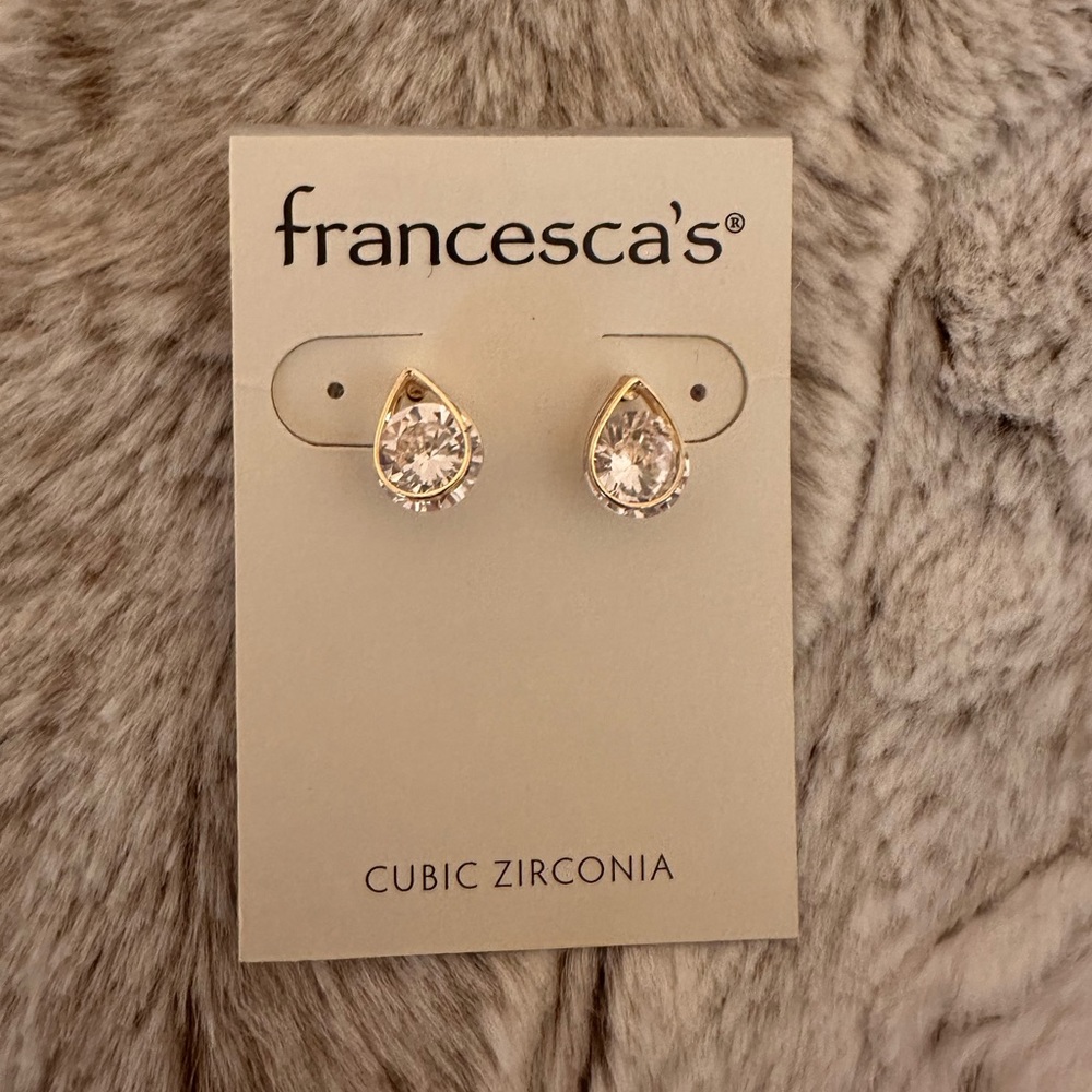 NWT Francesca's stud earrings
